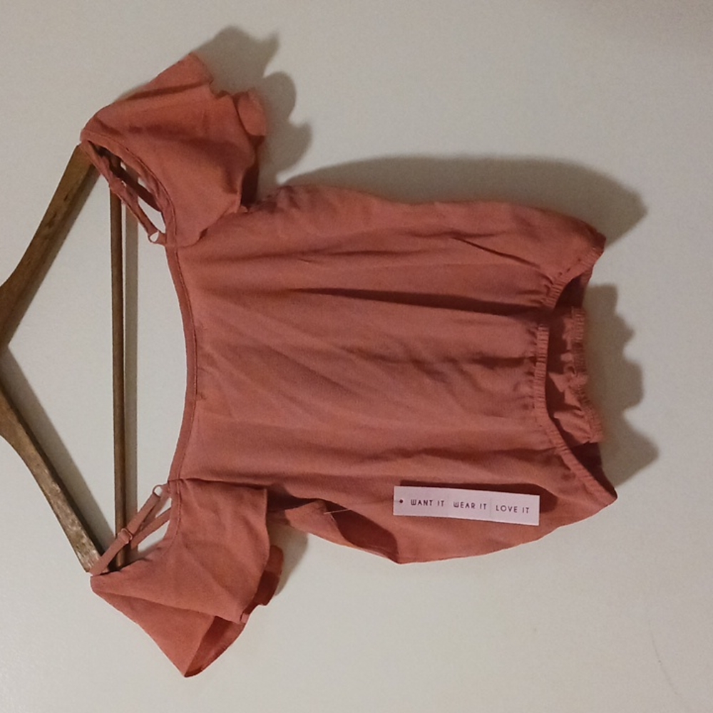 🌸NWT Women's Ruffled Crop Top - Picture 2 of 3